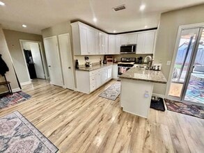 Building Photo - 4863 Gardenia St