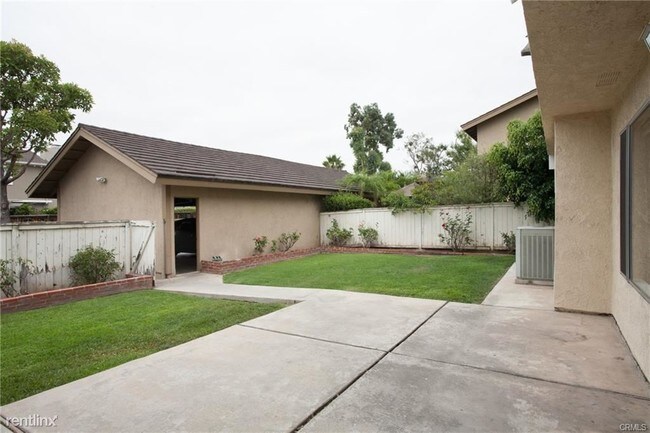 Foto del edificio - 4 br, 2 bath House - 11 E Yale Loop # 33