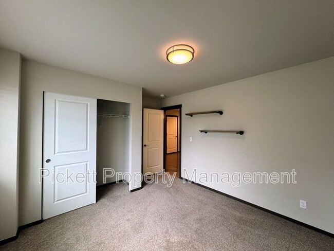 Building Photo - 3530 Springbrook Ln