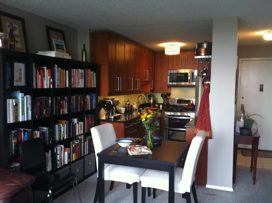 Foto principal - 5225 Pooks Hill Rd