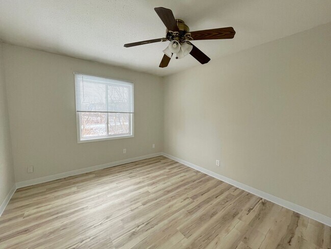 Foto del edificio - 1602-1810 NW Pine Rd