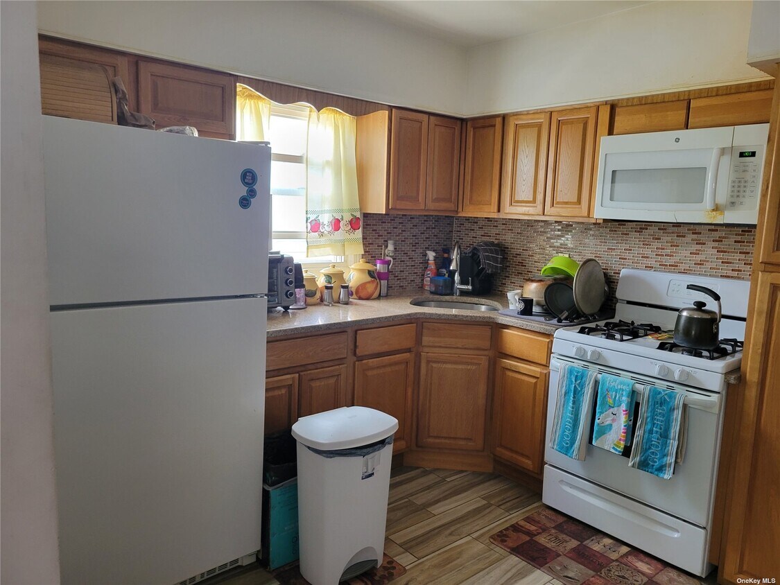 30 Sandalwood Ave, Valley Stream, NY 11581 Room for Rent in Valley