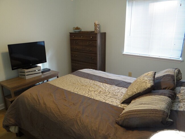 Building Photo - Seasonal All-inclusive Ground floor 2 bed/...