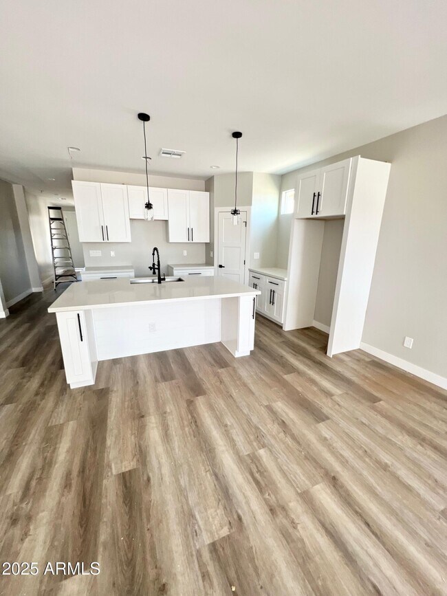 Foto del edificio - 2537 E Southgate Ave