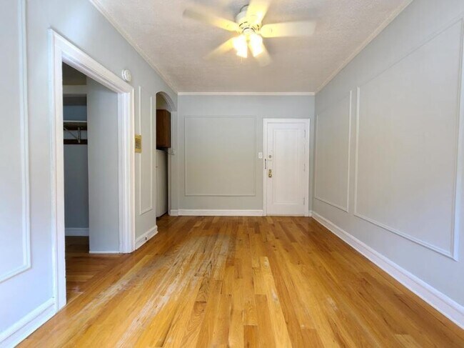 Building Photo - 0 bedroom in CHICAGO IL 60657