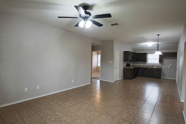 Building Photo - COMING SOON! 3 Bedroom Duplex for Rent in ...