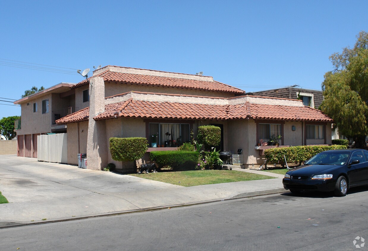 Primary Photo - 17391 Dairyview Cir
