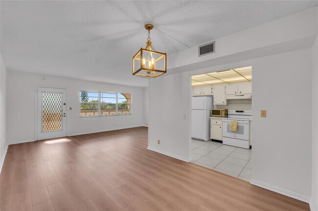 Foto del edificio - 1901 Bermuda Cir