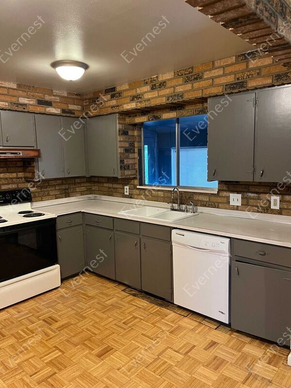 Foto del edificio - 1413 S Bryan Ave