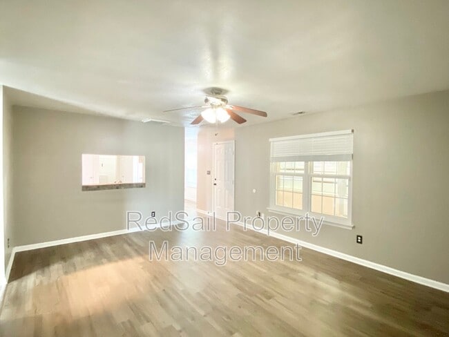 Building Photo - 600 Rountable Ct