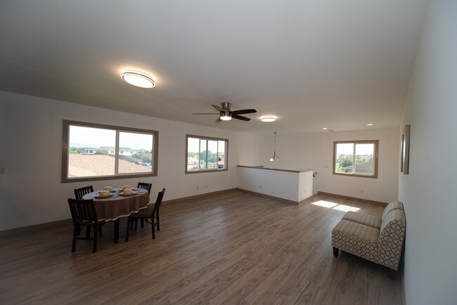 Foto del edificio - 1526 Hooli Cir