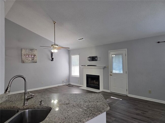 Foto del edificio - 1155 Riverside Trce