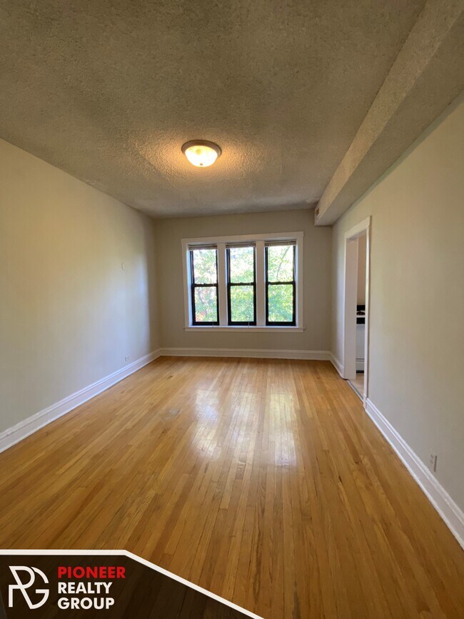 Foto del edificio - 3523 N Racine Ave