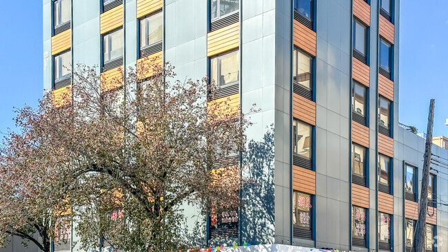 Building Photo - RKO Plaza