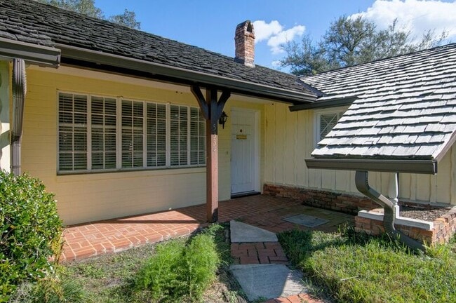 Building Photo - 5334 Lake Howell Rd