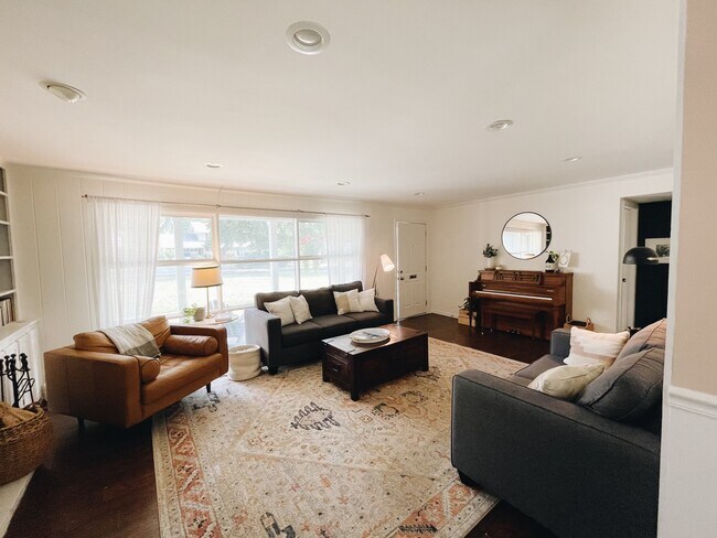 Foto del edificio - 411 Wakeman Ave