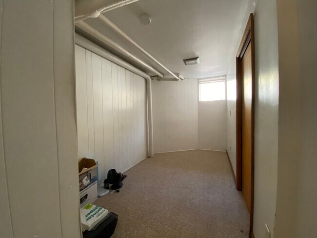 Study - 517 E Ann St