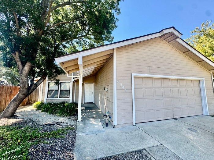 Foto principal - Three Bedroom, Two Bath Home in Citrus Hei...