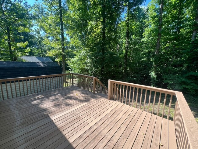 Building Photo - 2319 Oak Leigh Dr