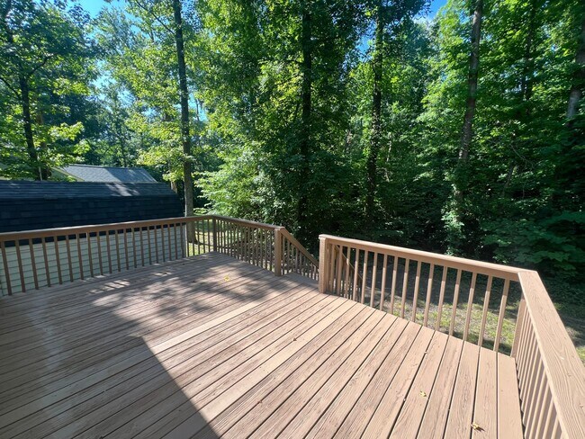 Foto del edificio - 2319 Oak Leigh Dr