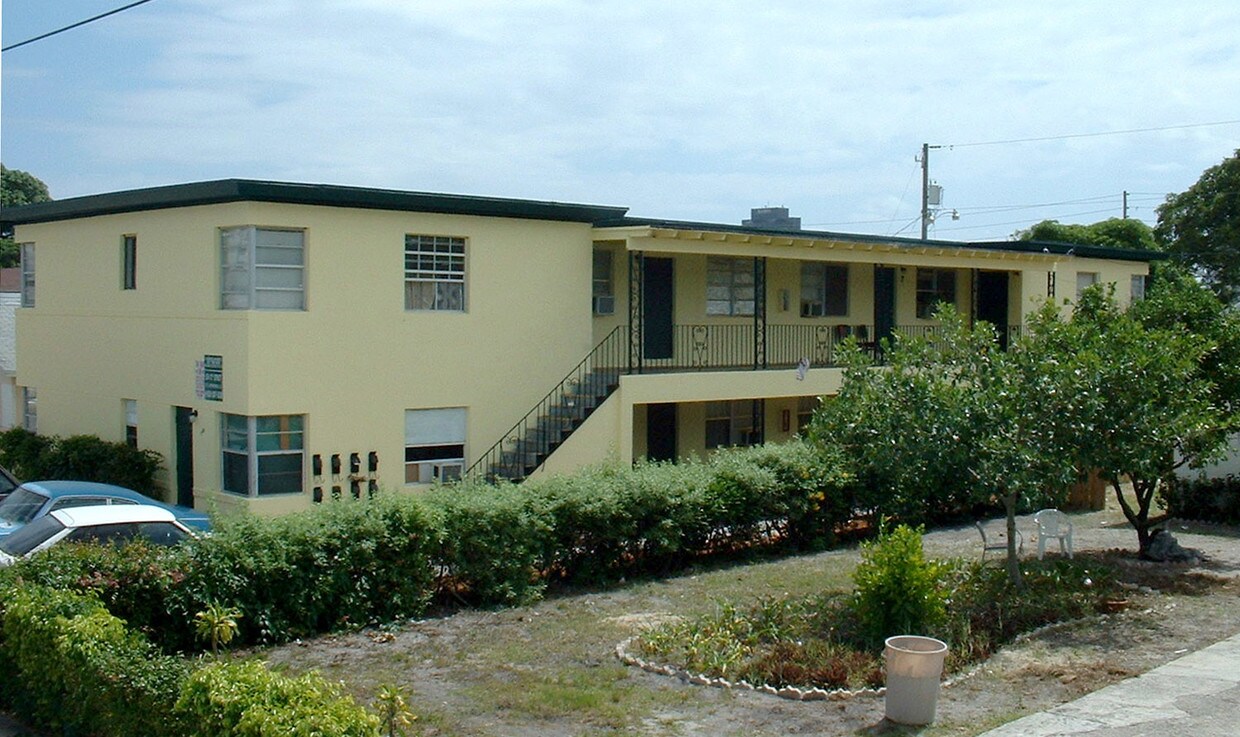 Primary Photo - Palm Beach Lakes Apartments