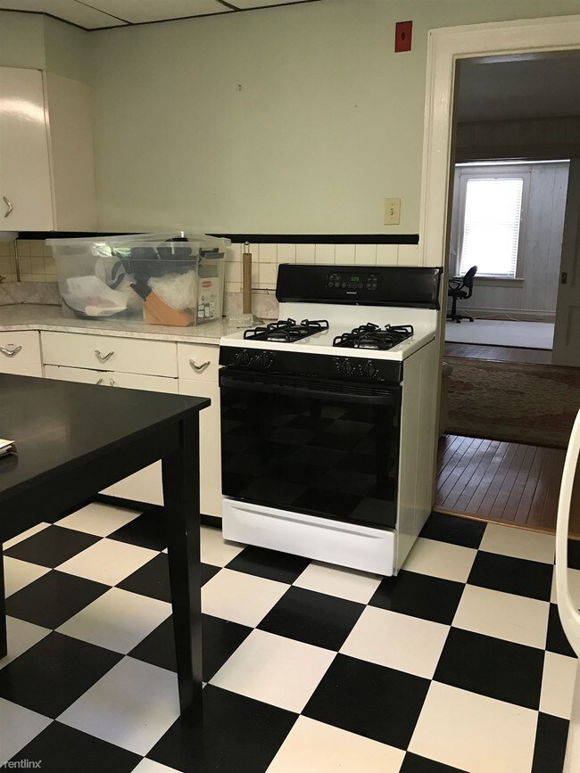 Building Photo - 8 br, 3 bath Apartment - 76 Taylor Ave