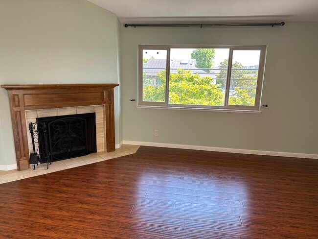 Building Photo - 1219 Paloma Ave
