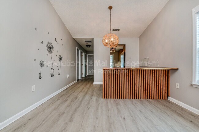 Foto del edificio - 1740 Summerwoods Ln