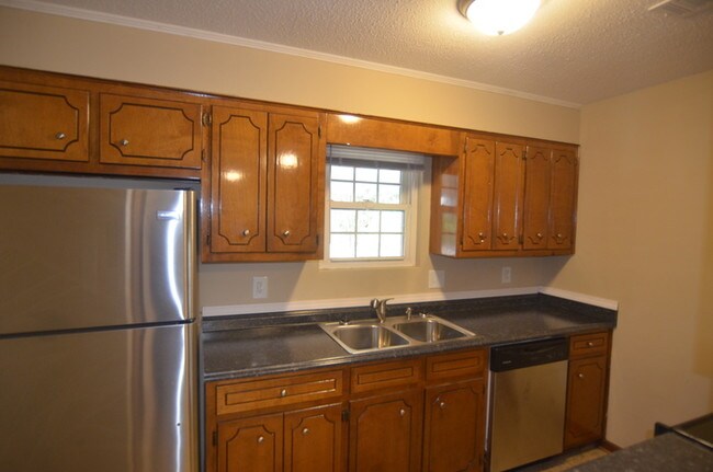 Foto del edificio - Warm and Cozy Three Bedroom Home