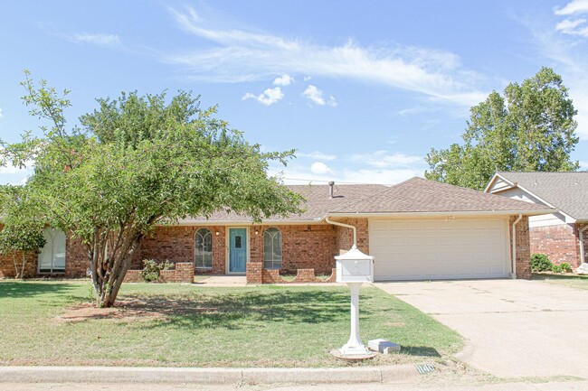 Foto del edificio - Spacious 3 Bed/2 Bath/2 car garage in NW OKC!