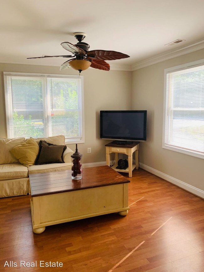 Building Photo - 3 br, 2 bath House - 42 Shirley Ave. 42 Shr