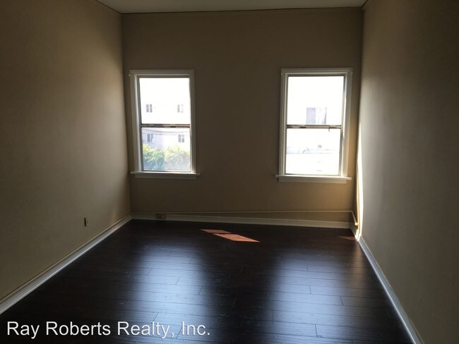 Building Photo - 2616 1/2 Hillcrest Dr