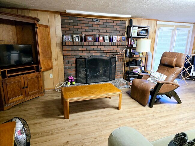 Sala de estar - 3339 Sanford Dr