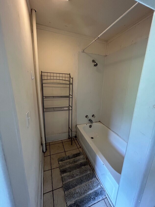 200 W Morrison St Unit Upstairs Room A, Fayette, MO 65248 Room for