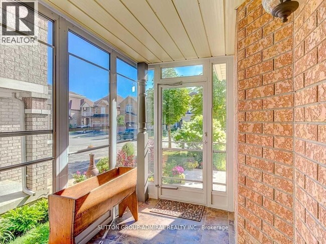 Building Photo - 30 Lacona Crescent