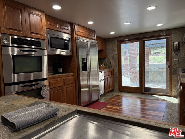 Foto del edificio - 1196 Willow Ln