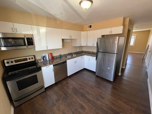 Building Photo - 111 Harbor Dr