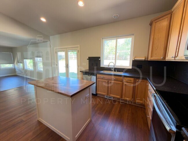 Building Photo - 6733 Summer Grace St