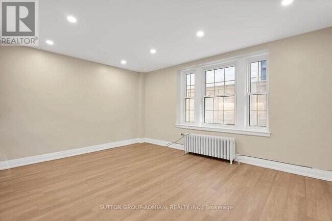 Photo du bâtiment - 697 Eglinton Ave W