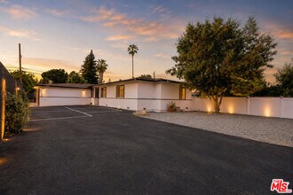 Building Photo - 6033 Fallbrook Ave