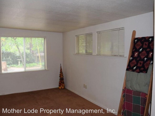 Building Photo - 2 br, 1.5 bath House - 23165 Tuolumne Drive