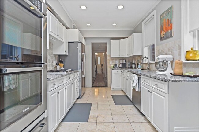 Building Photo - 12 Auburn St