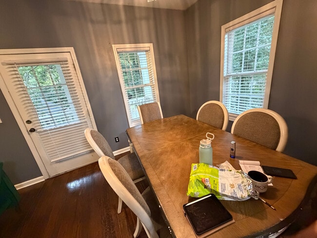 Foto del edificio - Room in Duplex on Ridge Ave NW