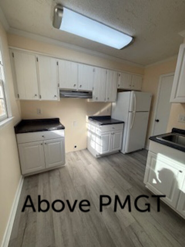 Foto del edificio - E Blackstock Rd-11