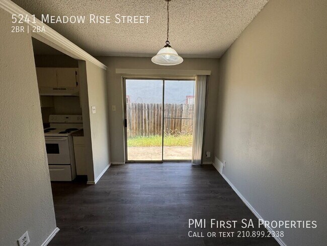 Foto del edificio - 5241 Meadow Rise St