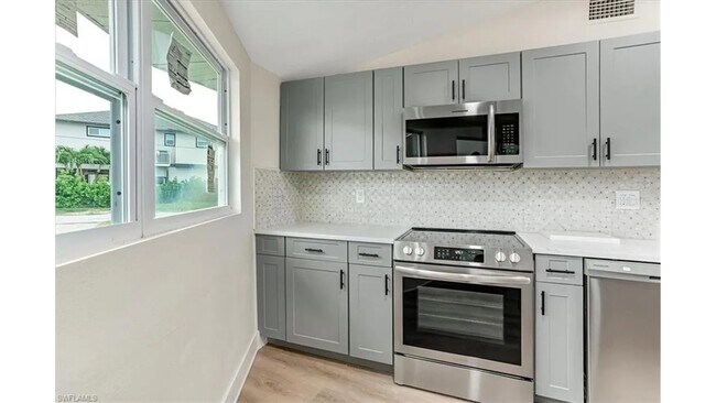 Photo - 190 Tarpon Rd House