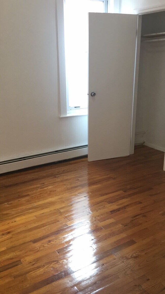 Foto del edificio - 4355 160th St
