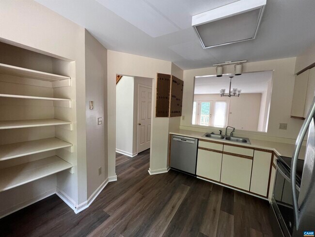 Foto del edificio - 1237 Maple View Dr