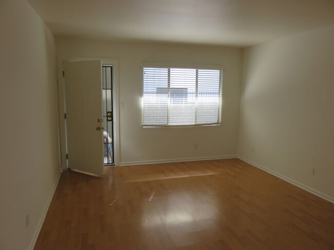 Building Photo - 4254 Laurel Canyon Blvd