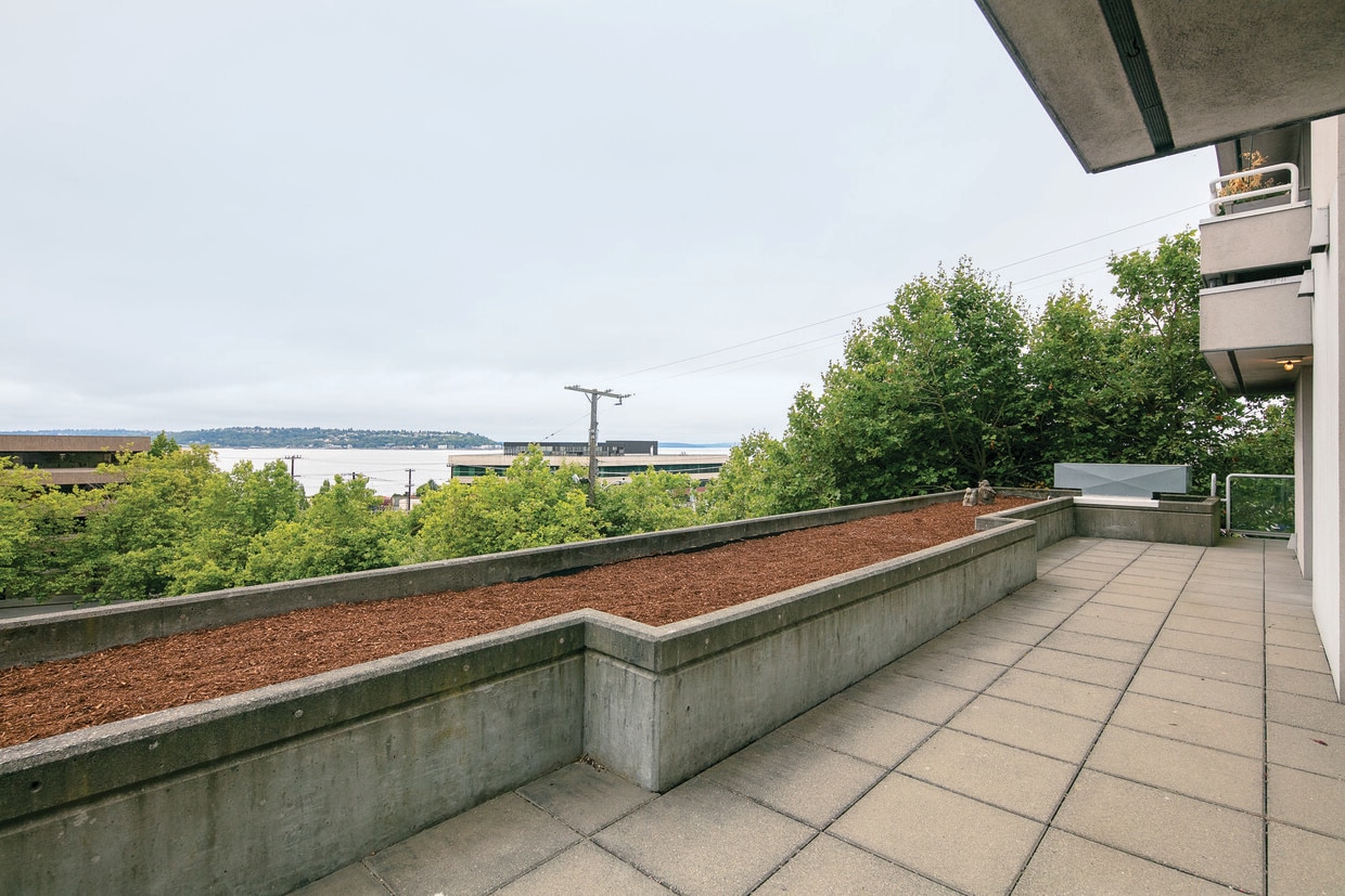 private balcony - 323 W Republican St